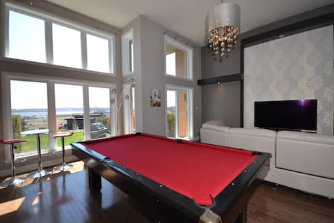 Top Airbnb: Cozy townhouse with river views in Beauport