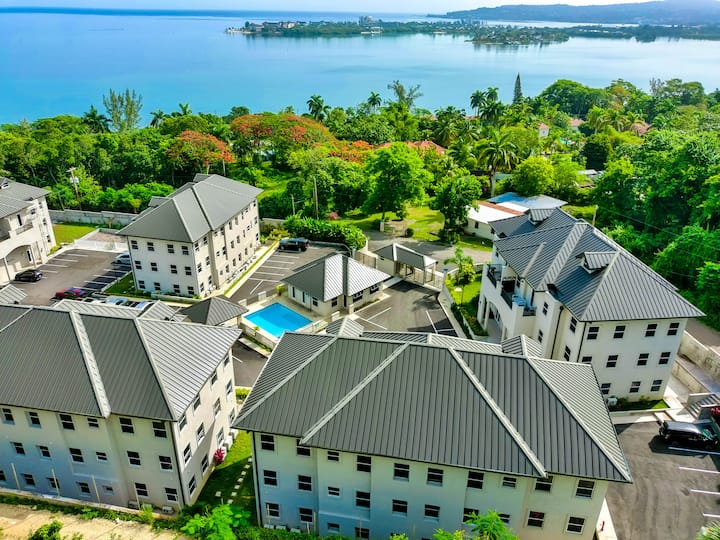 Ocean Grande-Netflix & Chill -Coffee and Fast Wifi