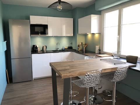 Annonce Airbnb populaire: Renovated 90 m2 apartment in the center with garage à La Rochelle