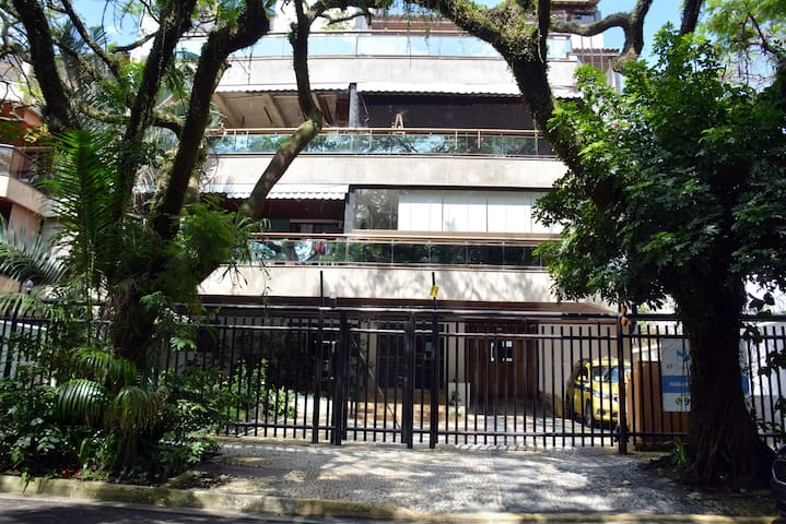 Encantador do Recreio.