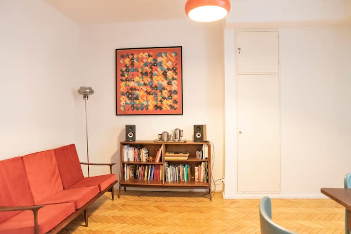 Apartamento moderno de mediados de siglo en Villa Crespo - Airbnb