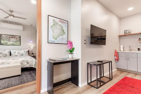 Successful Airbnb property: Kona Sunset View One Bedroom with Parking in Kailua
