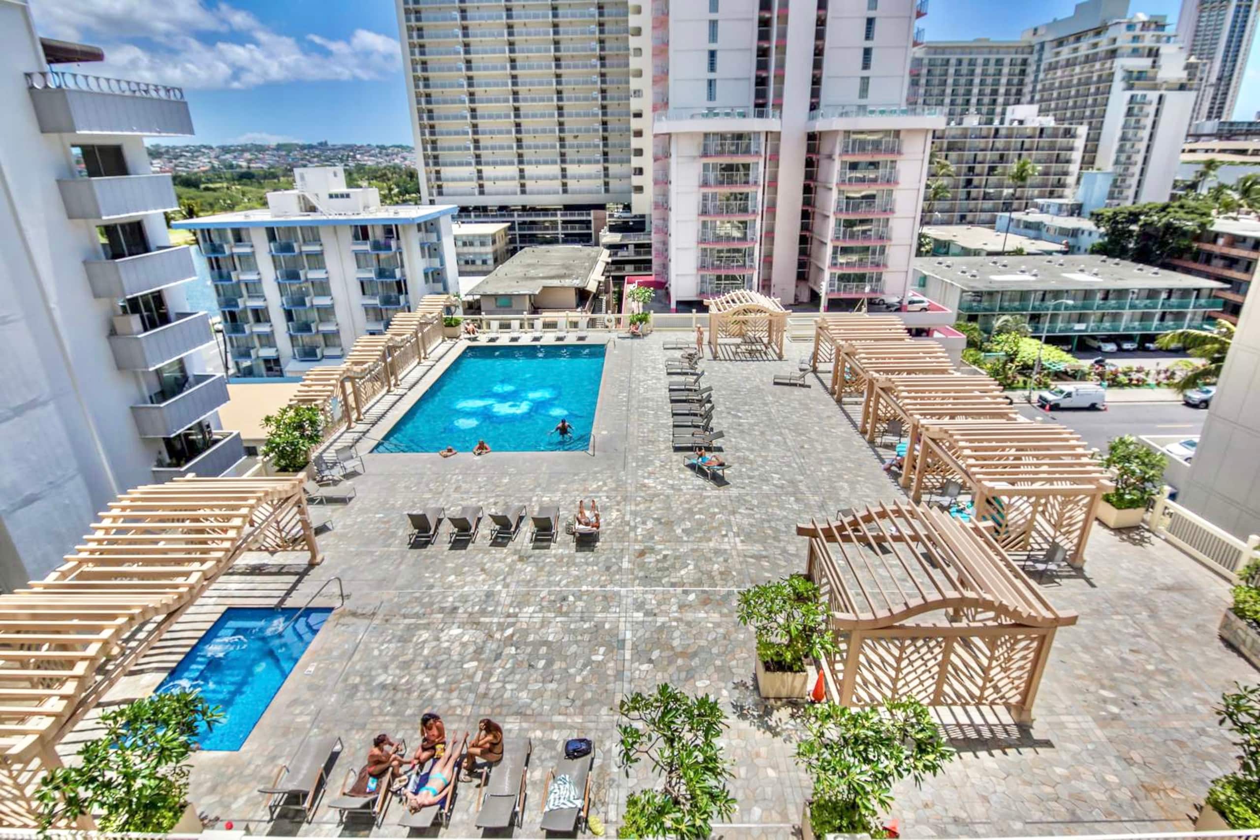 Condo in Honolulu · ★4.84 · Studio · 1 bed · 1 private bath - Image 34