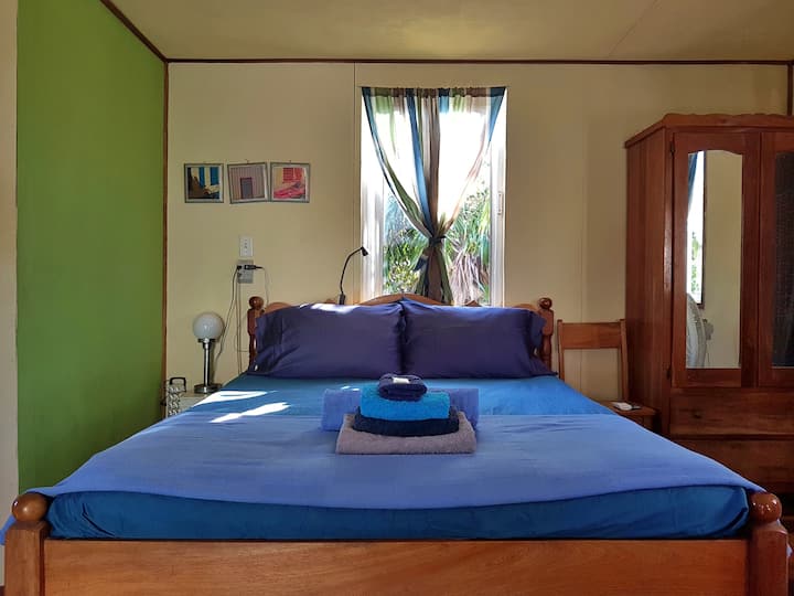 سرير مريح بحجم كوين