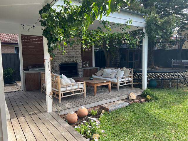 Beachside retreat 4 bedrooms + guest room and pool gallery image 5