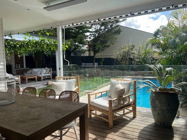 Beachside retreat 4 bedrooms + guest room and pool gallery image 2