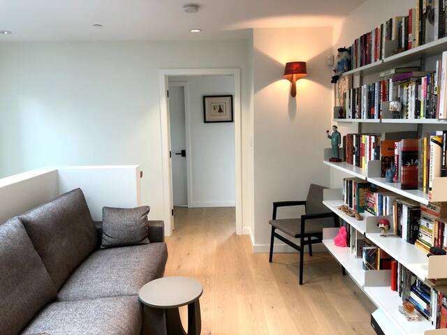 New and Modern Centrally Located 4-Bedroom gallery image 3