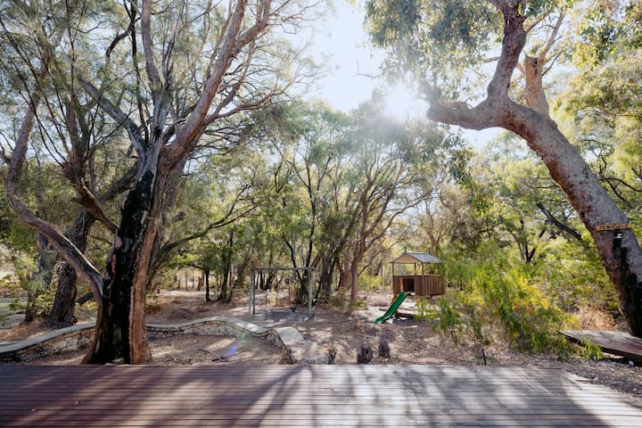 Melt Down South. The ultimate family bush escape. gallery image 5
