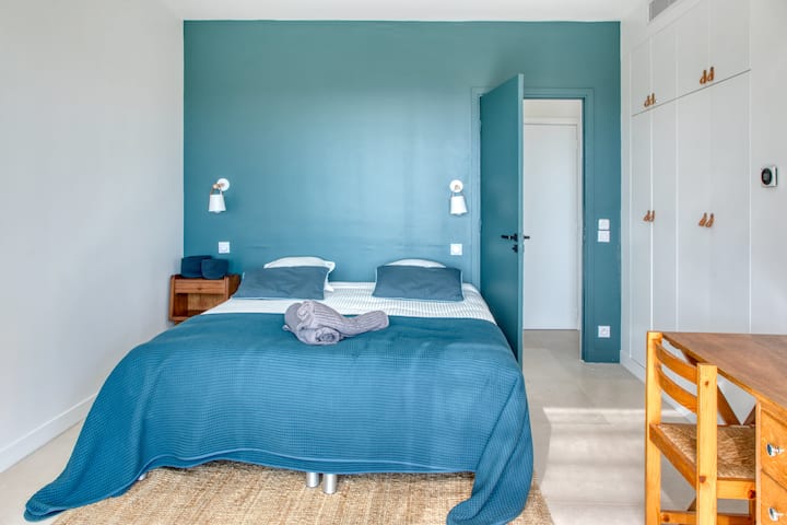 Habitación de invitados. Cama de 180 x 200. Vistas al mar