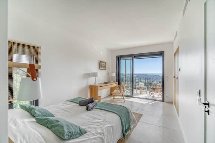 Habitación principal en suite con cama de matrimonio