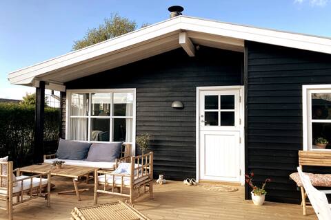 Charming summer idyll 75m from quiet sandy beach