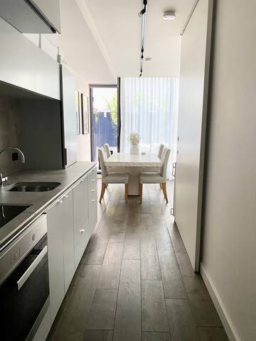 Terrace apartment 2min to Albert Park Lake gallery image 3