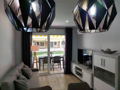 Top performing Airbnb: Beachfront apartment with a pool in Cambrils
