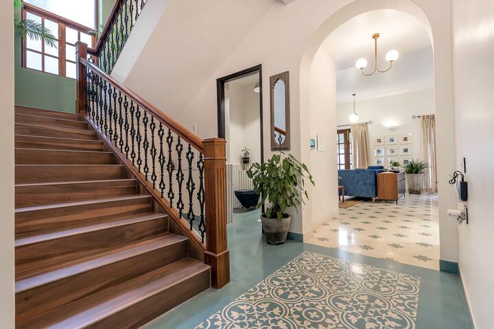 ✨Where timeless design meets tropical soul✨
Step in and feel the charm unfold—every stair, every tile, every detail tells a story️✨