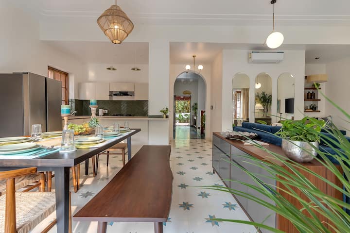 ✨A dining space that invites you to linger longer✨️
With breezy arches, handcrafted charm, and meals shared under soft light — this is what soulful living looks like.✨