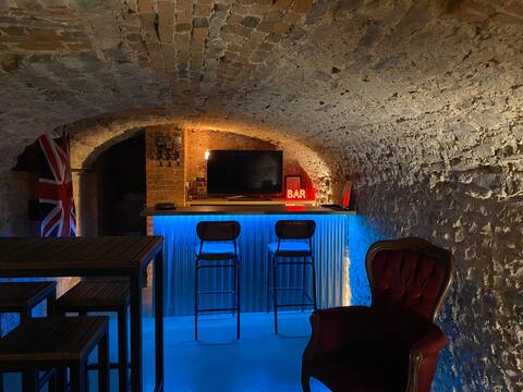 Luxury Celebration House with Secret Bar & Hot Tub