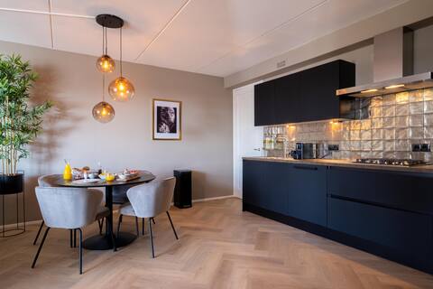 Luxury apartment with harbor view for 4 persons