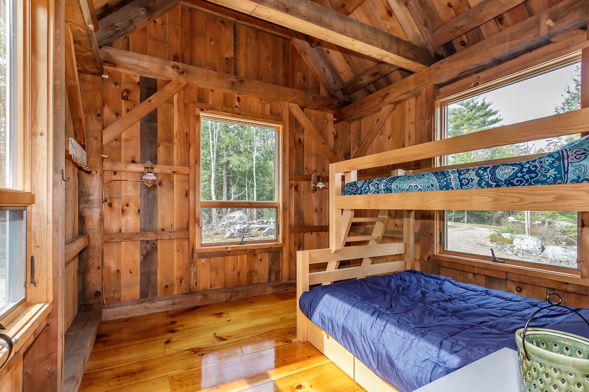 Owls Roost NH Cabin Off the grid, cozy \u0026 beautiful - Cabins for Rent in  Deerfield, New Hampshire, United States - Airbnb, image size:1200x800