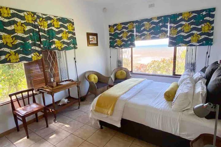 Main bedroom en suite (1queen bed)