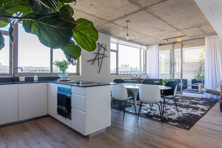 New upmarket 2-bedroom apartment + large terrace. gallery image 5