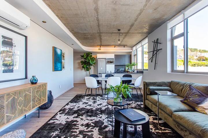 New upmarket 2-bedroom apartment + large terrace. gallery image 3