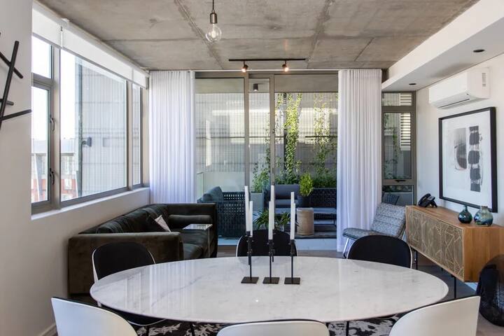 New upmarket 2-bedroom apartment + large terrace. gallery image 4