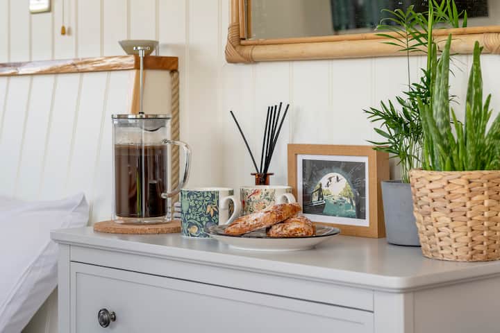 Bathampton Hilltop Hideaway photo 4