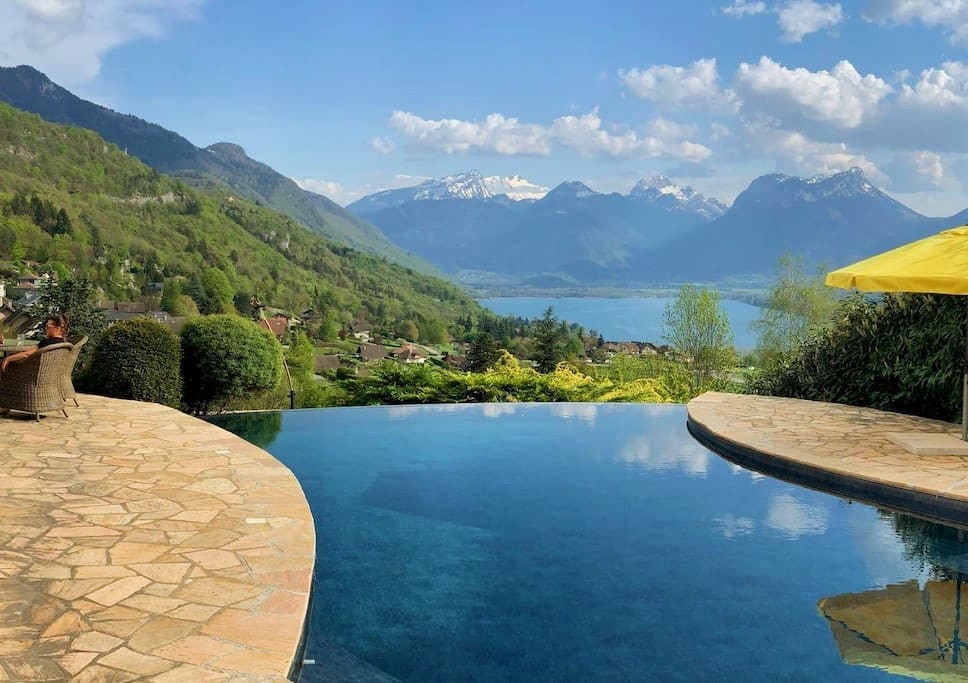 Superb villa will infinty pool, amazing lakeviews