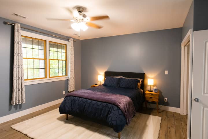 Ყველაზე დაბალი საძინებელი 152 × 203 სმ ზომის საწოლით