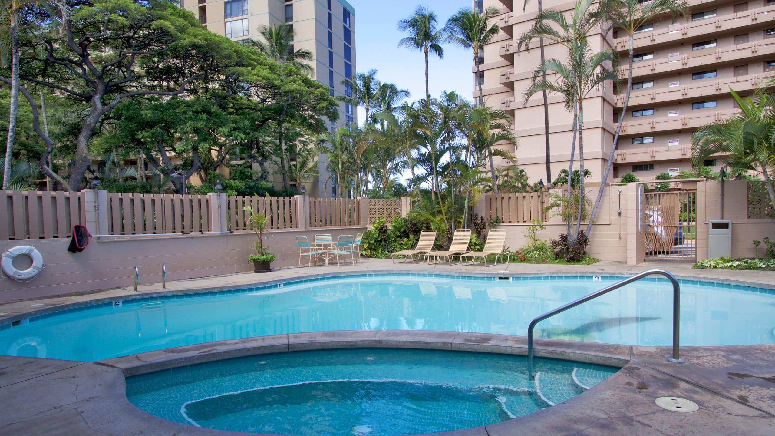 Condo in Lahaina · ★4.93 · Studio · 2 beds · 1 bath - Image 7