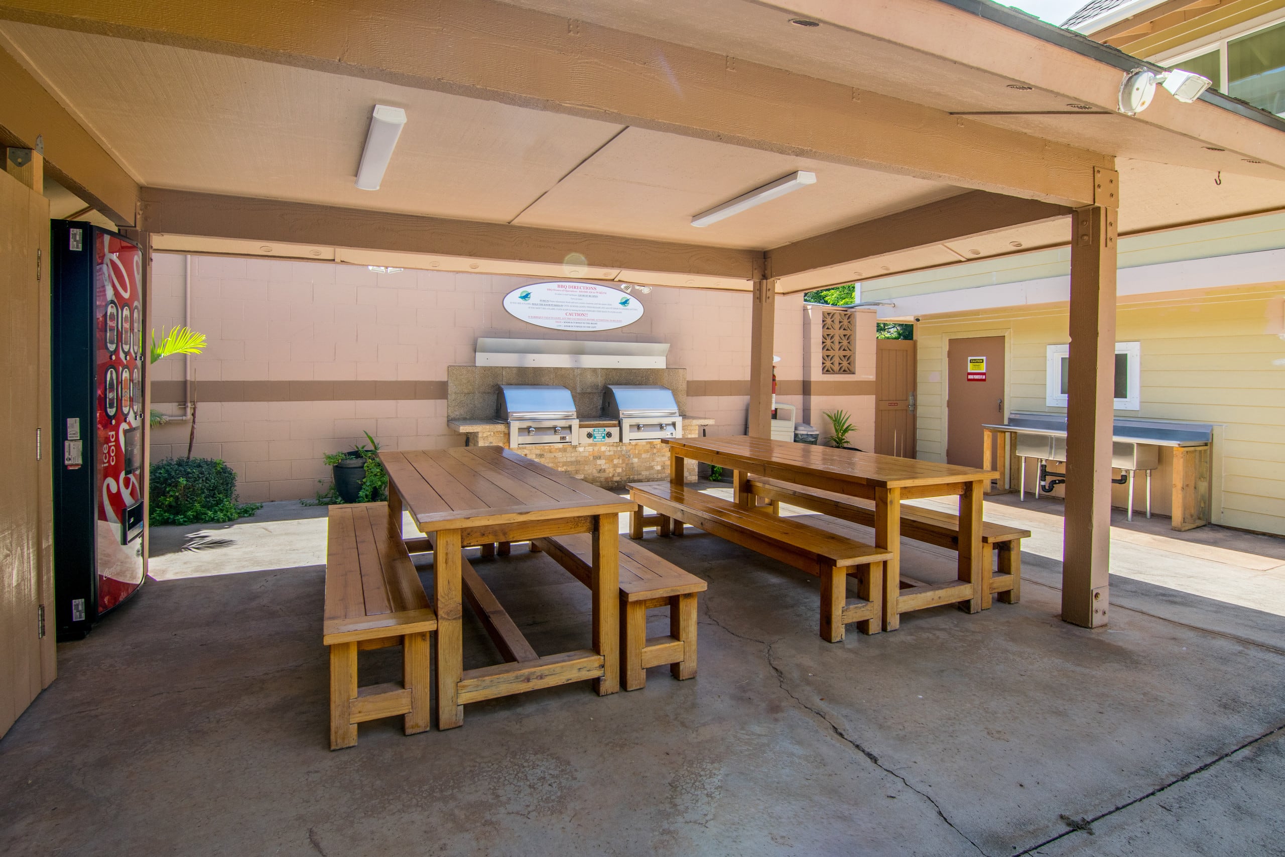 Condo in Lahaina · ★4.93 · Studio · 2 beds · 1 bath - Image 2