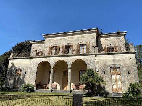 OLD-STYLE VILLA - EXCLUSIVE (MAX 22 PEOPLE)