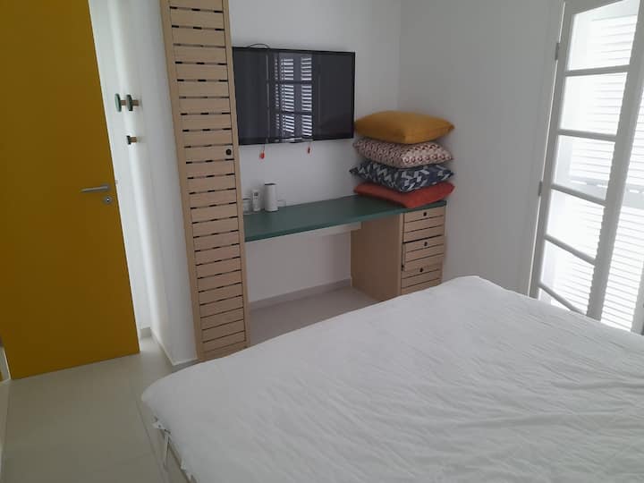 master ensuite, med veranda till poolområdet