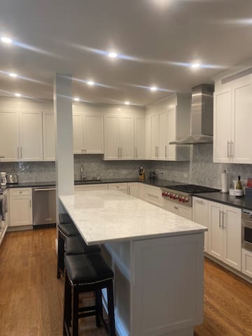 Gorgeous 4 BR/2.5bath in the heart of the UWS