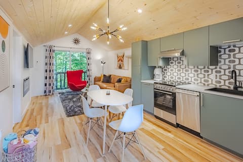 Top Airbnb: Red Fox 2-bedroom cottage in Central Frontenac