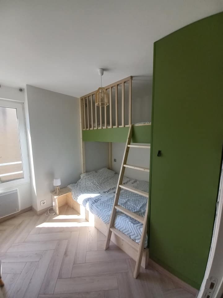 غرفة نوم كبيرة ( 3 أشخاص) 