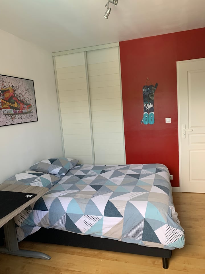 غرفة نوم 2 بسرير مزدوج