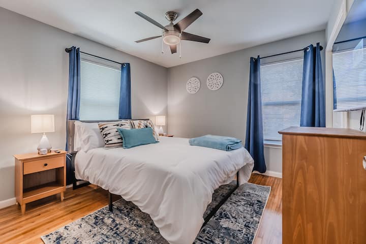 Queen bedroom with tons of amenities! 