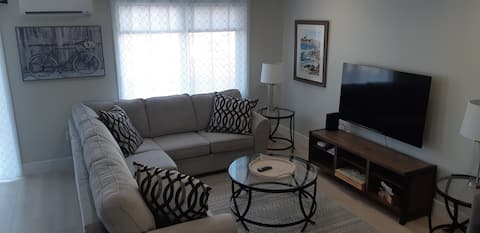 Top Airbnb: Lynn's Tranquil Townhouse ~ New & Modern in Stanley Bridge, Hope River, Bayview, Cavendish And North Rustico
