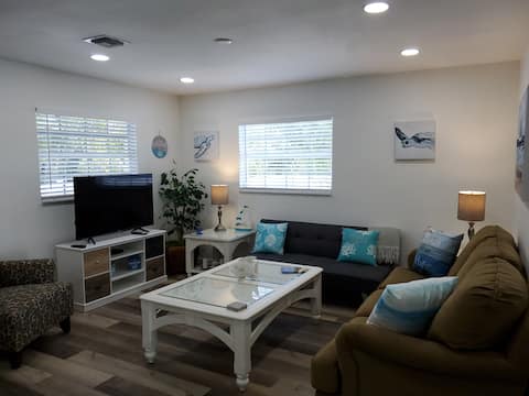 Top Airbnb: Beach Life Cottage w/ lake view FMB/Bunch 2miles b in Iona