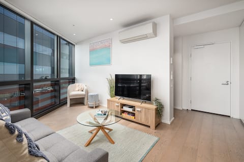 Harbour Comfort: 1BR + Sofa Bed