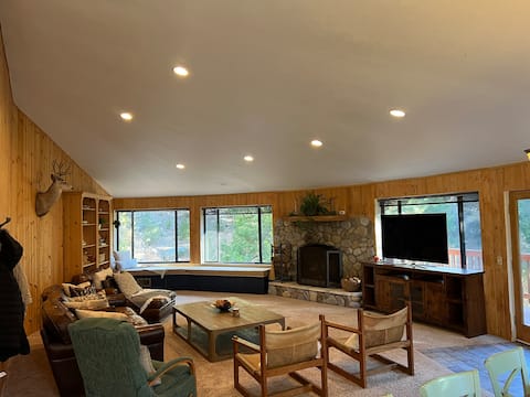 Top performing Airbnb: Hidden Nest Private secluded cabin Sleeps 11 in Idyllwild Pine Cove