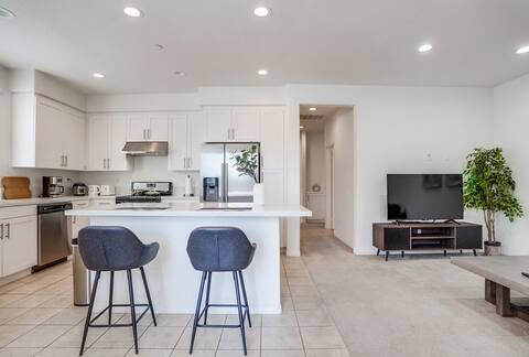 🌈Luxury Cozy Townhome🟠 Convenient Transportation🟡 Near Supermarket Restaurants