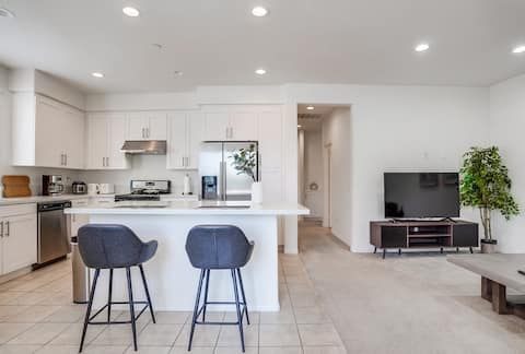 🌈Luxury Cozy Townhome🟠 Convenient Transportation🟡 Near Supermarket Restaurants