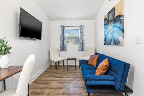 Top performing Airbnb: Beautiful, cozy guesthouse in the heart of Tampa in Oakford Park