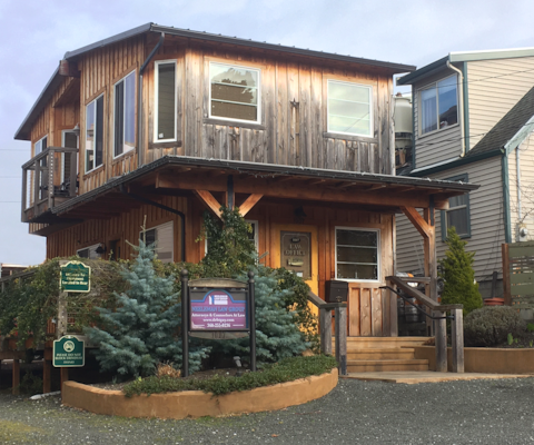 Downtown Historic Fairhaven (no cleaning fee)