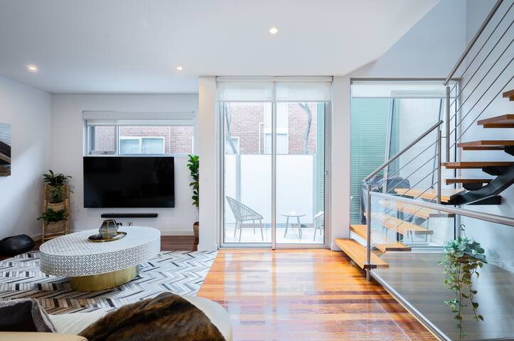 Lux bayside house with private rooftop + seaview gallery image 5