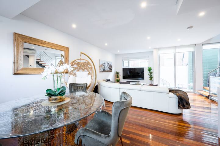 Lux bayside house with private rooftop + seaview gallery image 3