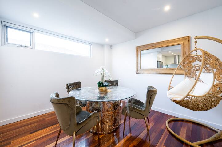 Lux bayside house with private rooftop + seaview gallery image 4