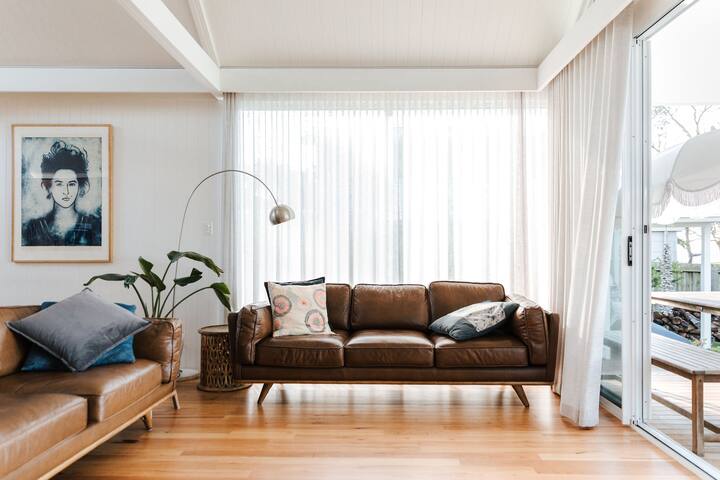 Absolute waterfront-with sauna – Wave Song gallery image 5